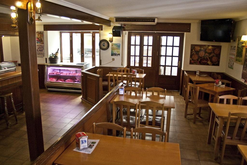 Hostal La Maya เซร์เซดียา ภายนอก รูปภาพ