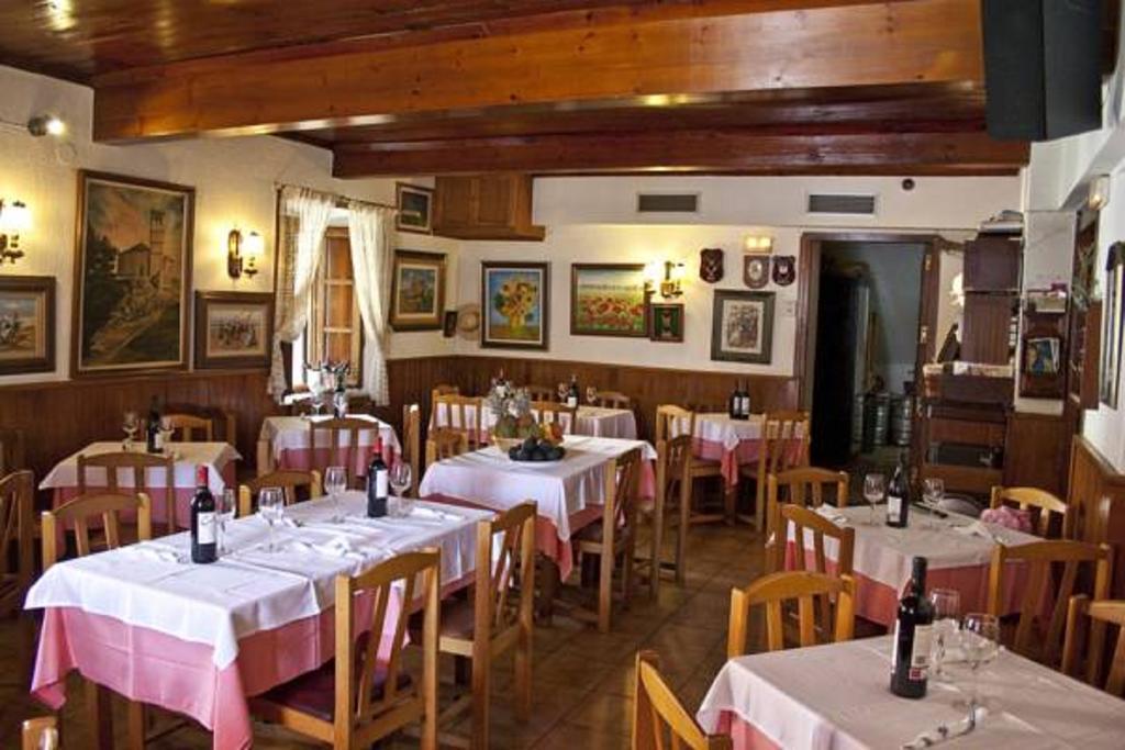 Hostal La Maya เซร์เซดียา ภายนอก รูปภาพ