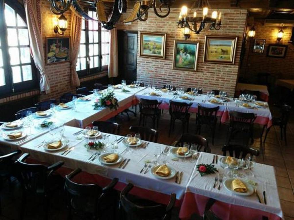 Hostal La Maya เซร์เซดียา ภายนอก รูปภาพ
