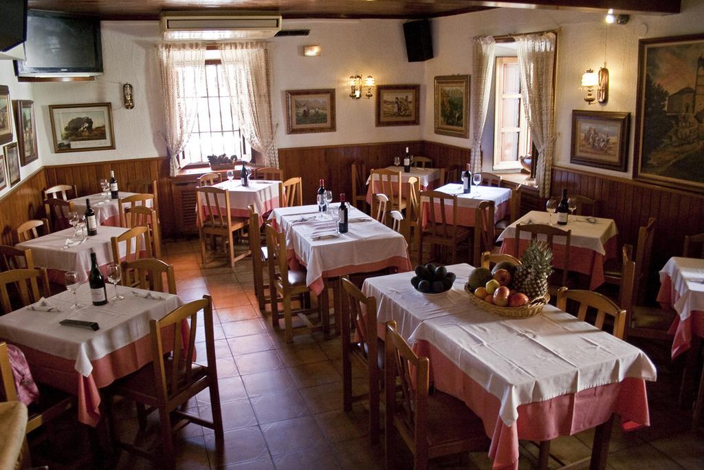 Hostal La Maya เซร์เซดียา ภายนอก รูปภาพ